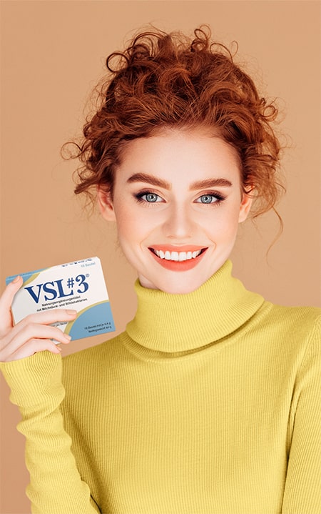 Frau in gelbem Pullover